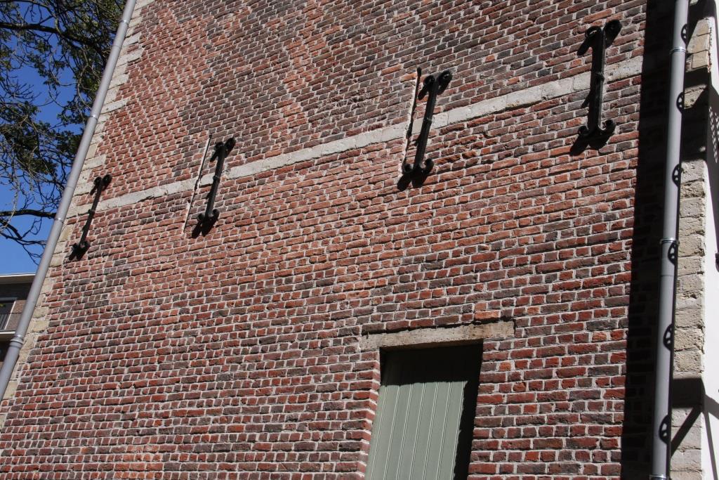 Kroon - handvorm baksteen - Spaans model rood nuance - Werk Leuven Kroon-handvorm-baksteen-Spaans-model-rood-nuance-