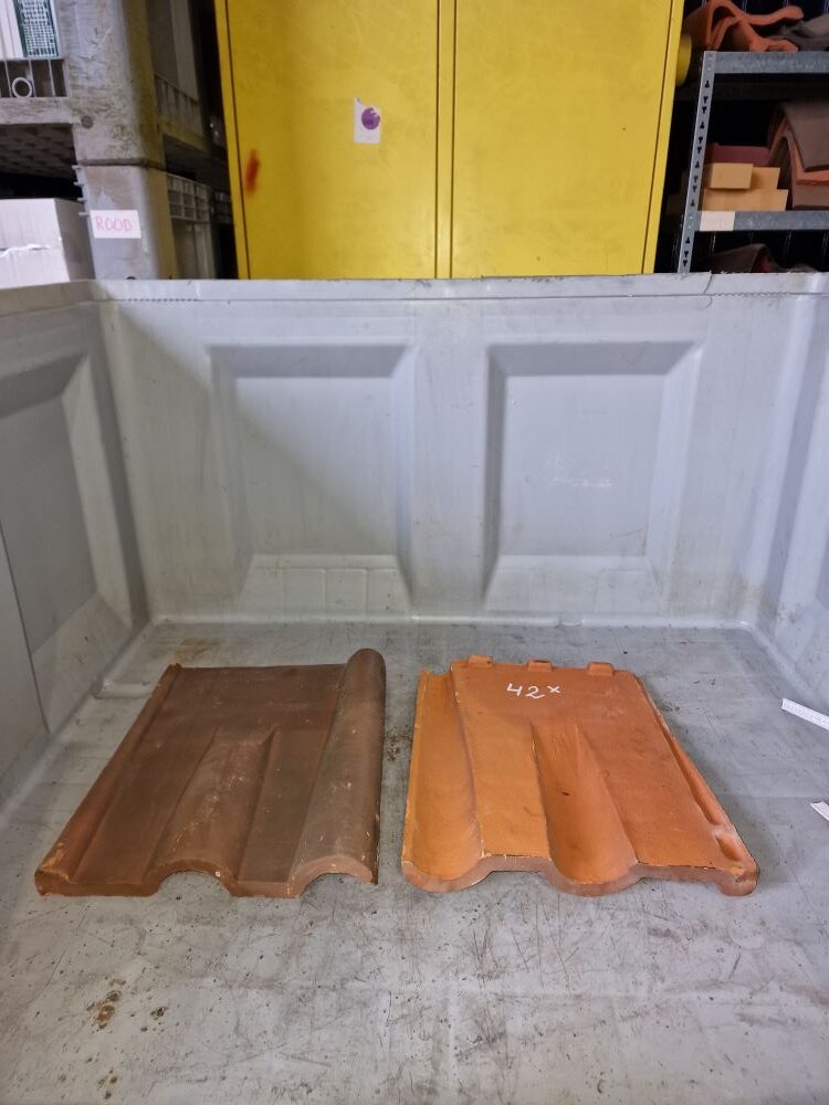 Bridgwater large Pool tile aged red Traditec