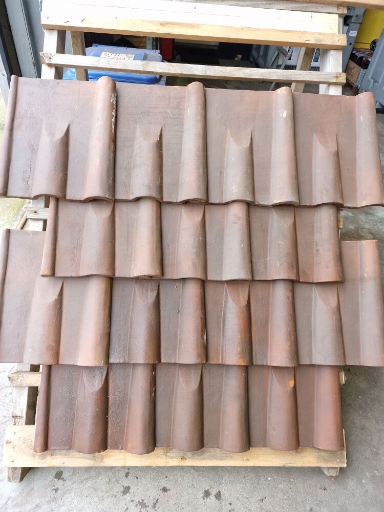 Bridgwater large Pool tile aged red Traditec