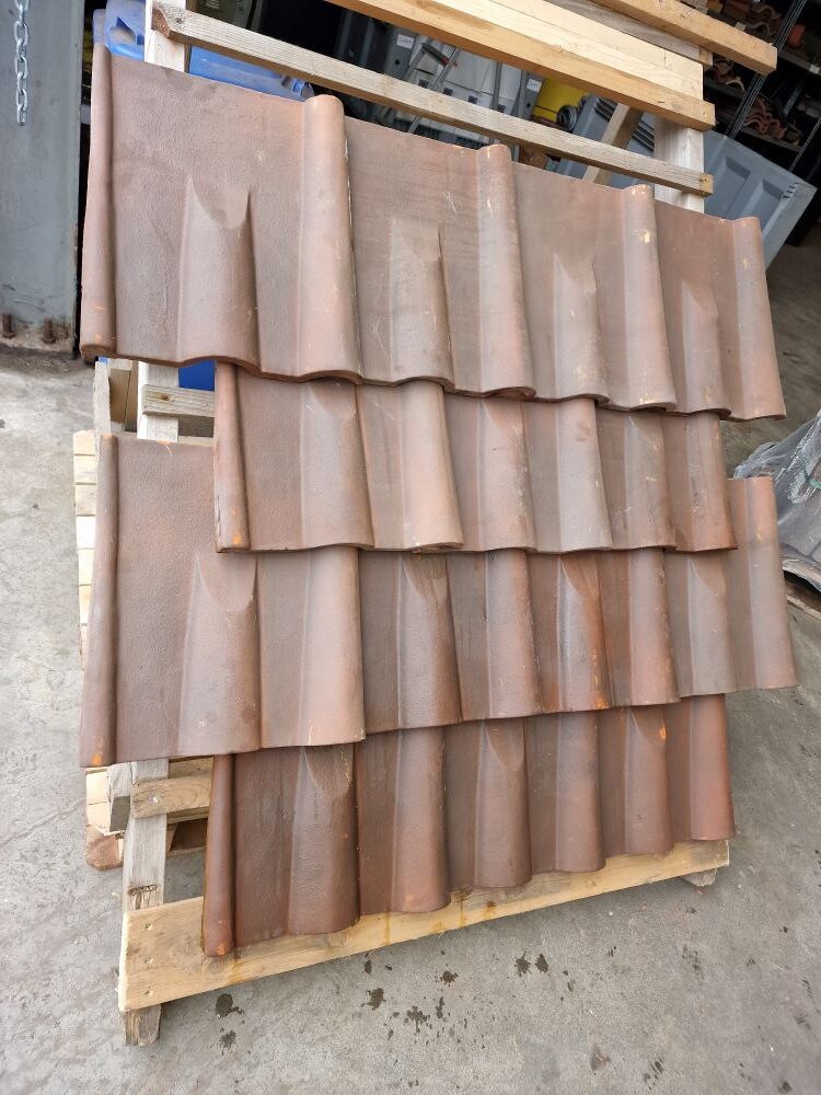 Bridgwater large Pool tile aged red Traditec